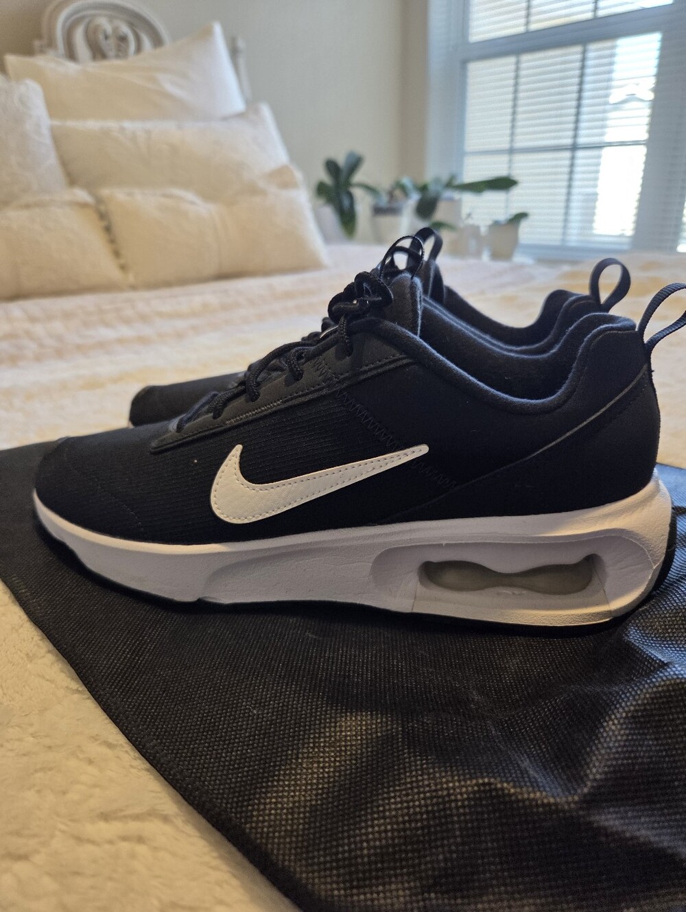 EUC Womens Nike AirMax Size 9.5